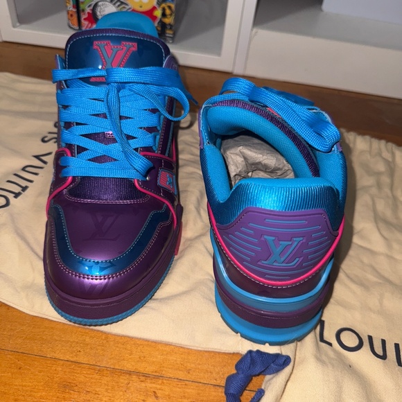 Louis Vuitton - Picture 1 of 4